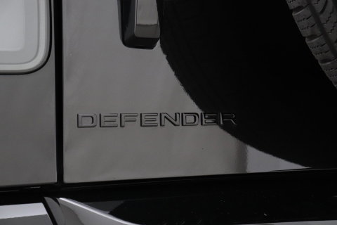 Land Rover Defender 110 P300e X-Dynamic SE | FACELIFT | Luchtvering | ClearSight | Black Pack | Panoramadak | Trekhaak | 360° Camera | Koelbox | ACC