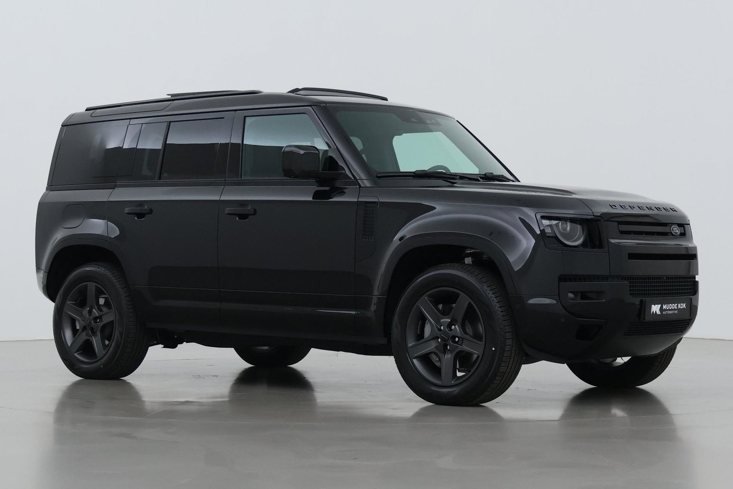 Land Rover Defender 110 P300e X-Dynamic SE | FACELIFT | Luchtvering | ClearSight | Black Pack | Panoramadak | Trekhaak | 360° Camera | Koelbox | ACC