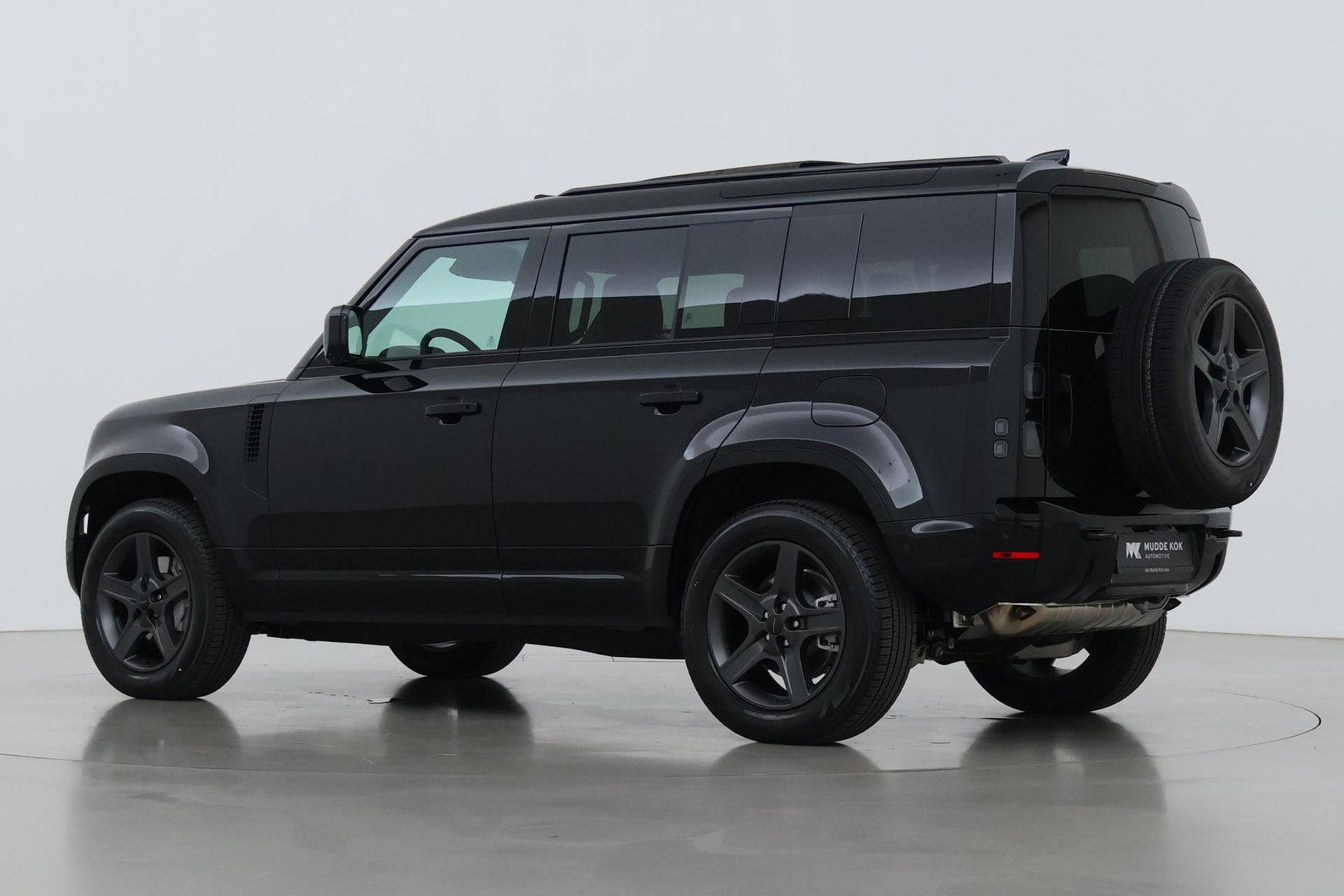 Land Rover Defender 110 P300e X-Dynamic SE | FACELIFT | Luchtvering | ClearSight | Black Pack | Panoramadak | Trekhaak | 360° Camera | Koelbox | ACC