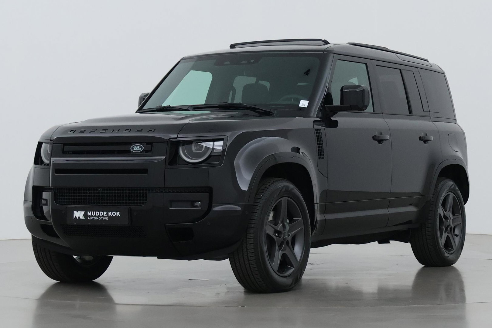 Land Rover Defender 110 P300e X-Dynamic SE | FACELIFT | Luchtvering | ClearSight | Black Pack | Panoramadak | Trekhaak | 360° Camera | Koelbox | ACC