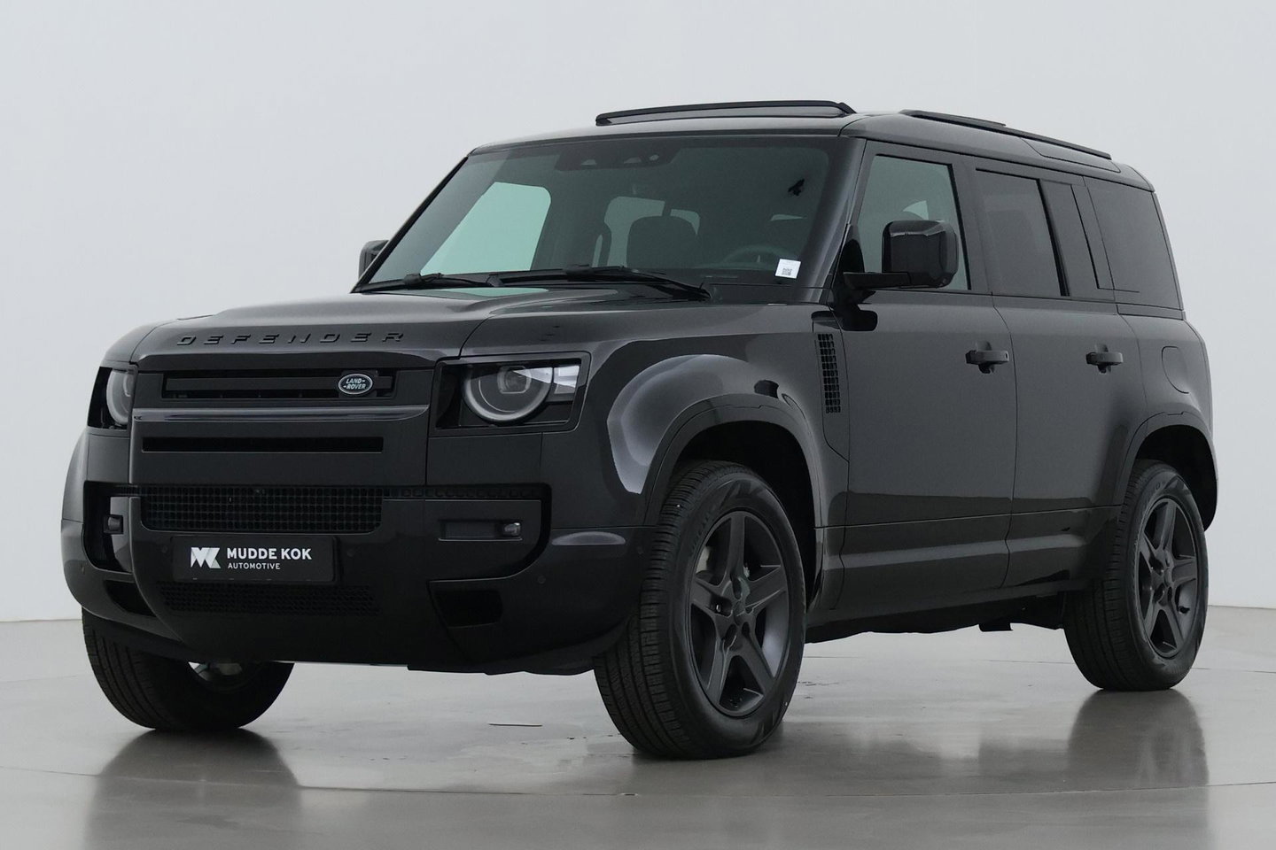 Land Rover Defender 110 P300e X-Dynamic SE | FACELIFT | Luchtvering | ClearSight | Black Pack | Panoramadak | Trekhaak | 360° Camera | Koelbox | ACC