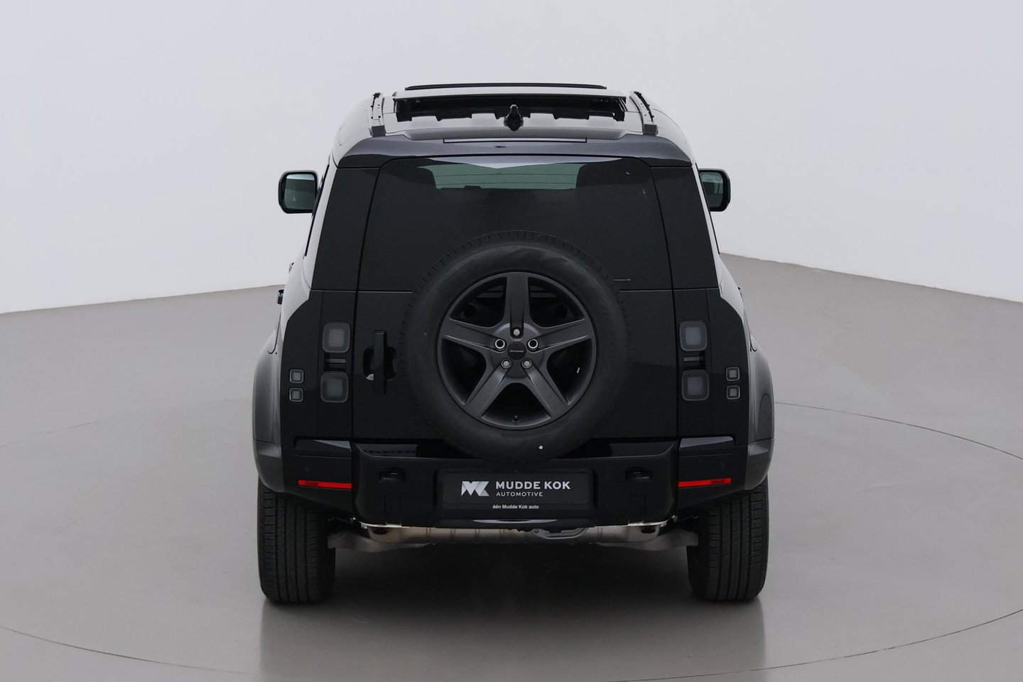 Land Rover Defender 110 P300e X-Dynamic SE | FACELIFT | Luchtvering | ClearSight | Black Pack | Panoramadak | Trekhaak | 360° Camera | Koelbox | ACC