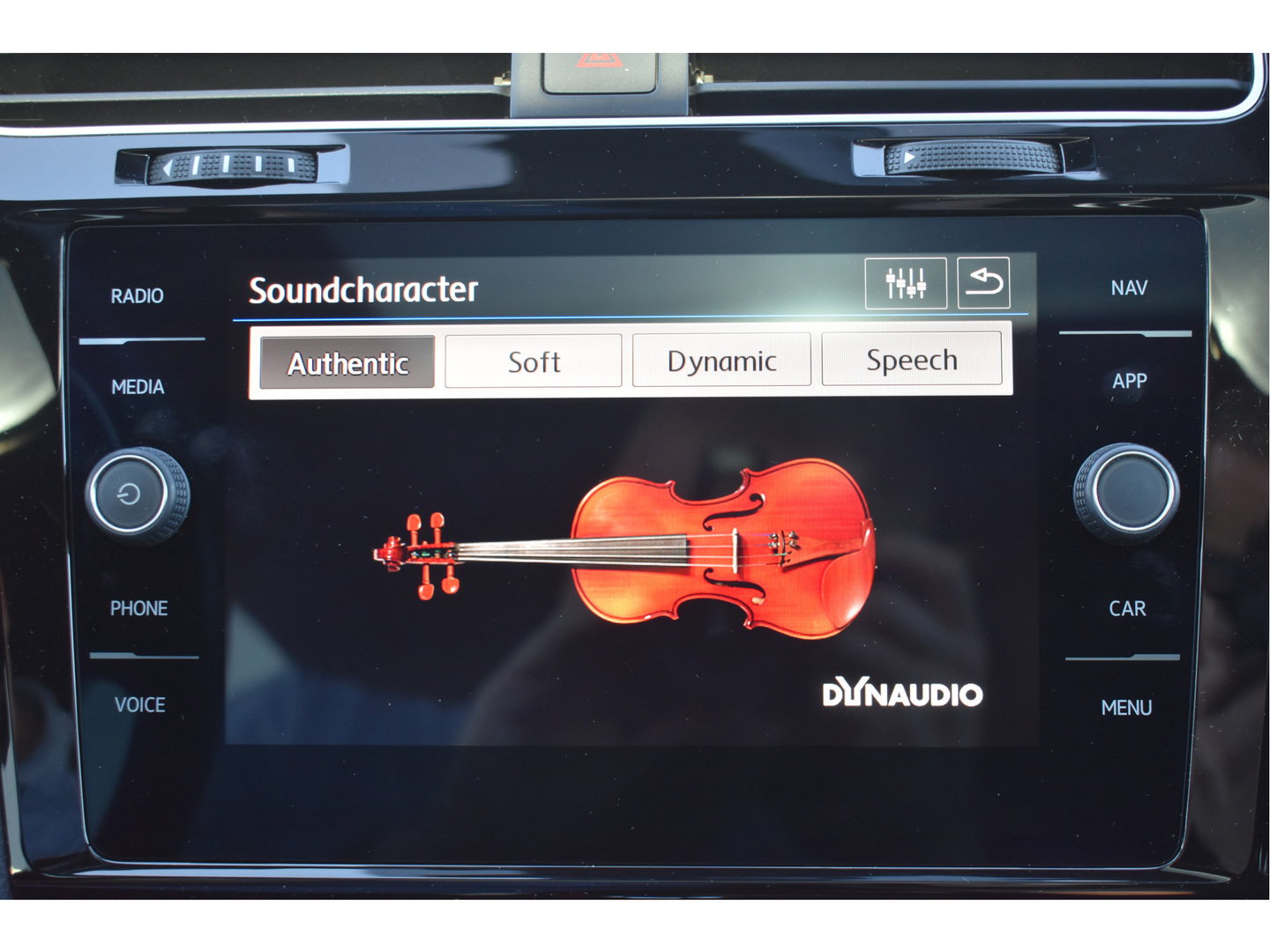 Volkswagen Golf 7.5 2.0 TSI 4Motion R 301PK | Keyless | Pano | Virtual cockpit | Dynaudio | Carplay | Stoelverwarming | Full LED