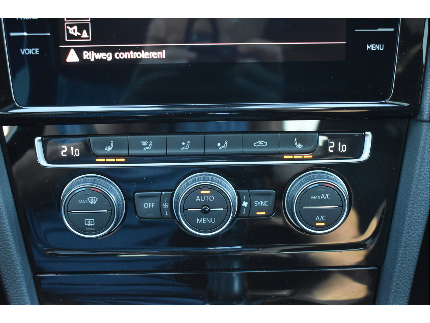 Volkswagen Golf 7.5 2.0 TSI 4Motion R 301PK | Keyless | Pano | Virtual cockpit | Dynaudio | Carplay | Stoelverwarming | Full LED