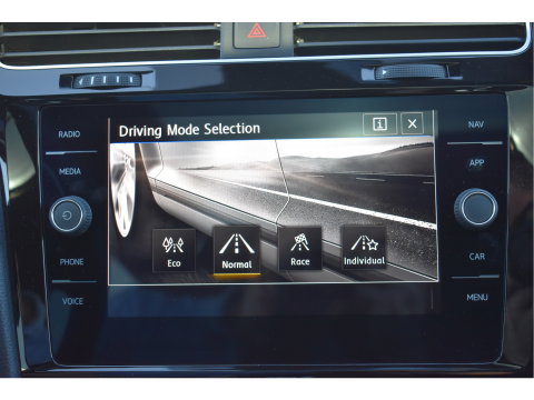 Volkswagen Golf 7.5 2.0 TSI 4Motion R 301PK | Keyless | Pano | Virtual cockpit | Dynaudio | Carplay | Stoelverwarming | Full LED