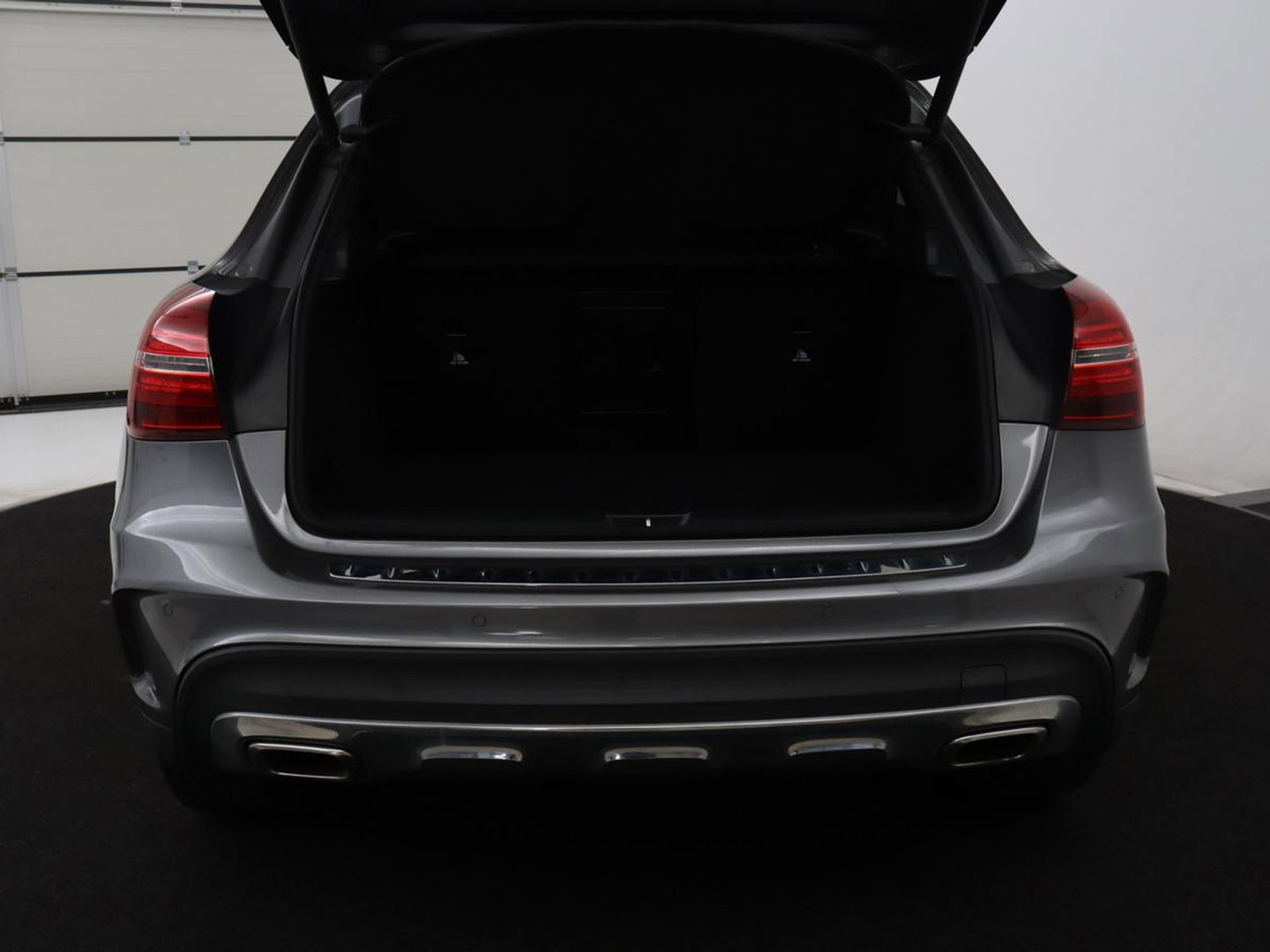 Mercedes-Benz GLA 180 Premium | Panoramadak | Leder | Cruise control | Stoelverwarming | Camera | Park assist | Navigatie | Carplay | Climate control | Full LED