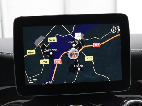 Mercedes-Benz GLA 180 Premium | Panoramadak | Leder | Cruise control | Stoelverwarming | Camera | Park assist | Navigatie | Carplay | Climate control | Full LED