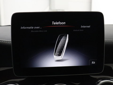Mercedes-Benz GLA 180 Premium | Panoramadak | Leder | Cruise control | Stoelverwarming | Camera | Park assist | Navigatie | Carplay | Climate control | Full LED