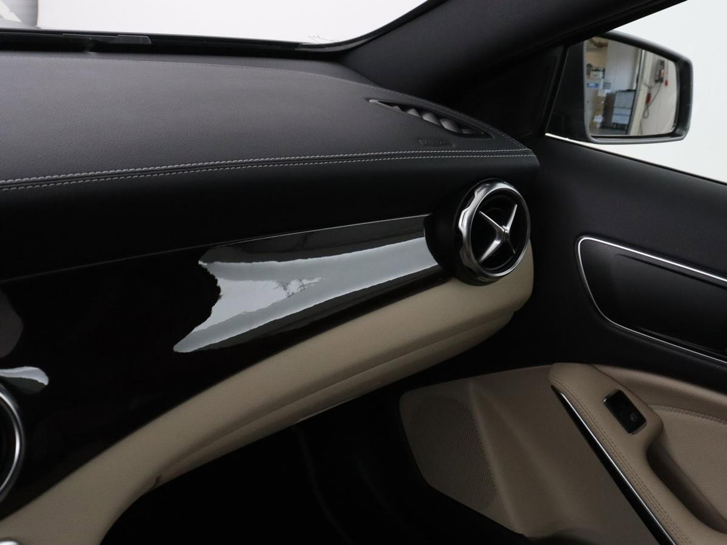 Mercedes-Benz GLA 180 Premium | Panoramadak | Leder | Cruise control | Stoelverwarming | Camera | Park assist | Navigatie | Carplay | Climate control | Full LED