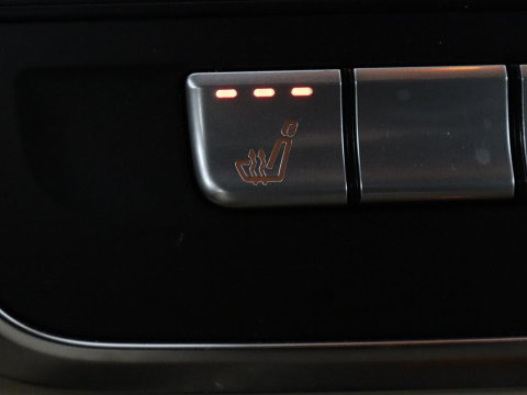 Mercedes-Benz GLA 180 Premium | Panoramadak | Leder | Cruise control | Stoelverwarming | Camera | Park assist | Navigatie | Carplay | Climate control | Full LED