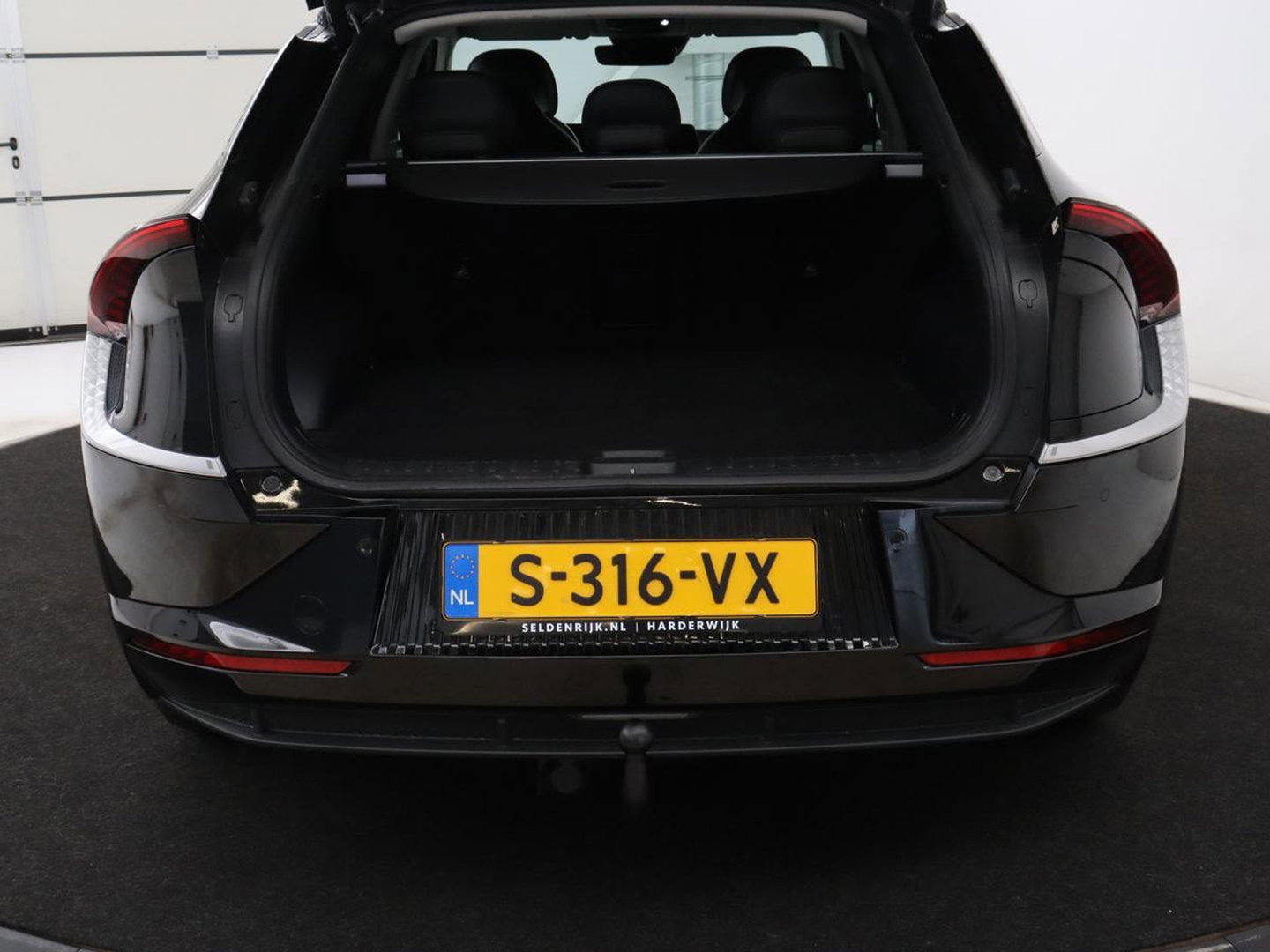 Kia EV6 Plus 77.4 kWh | SOH 94,5% | Leder | Memory | Adaptive cruise | Stuur/stoel verwarming | Trekhaak | Meridian Sound | Camera | Park assist | Carplay | Climate control | Elektrische achterklep