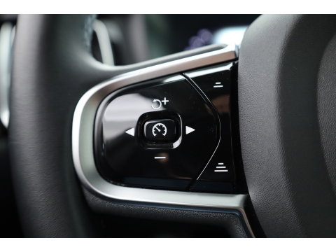 Volvo V60 2.0 T6 Plug-in hybrid AWD Plus Dark | Trekhaak | H&K Audio | 20 inch | elek stoelen | Verwarmde stoelen + stuur |