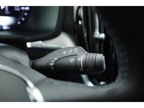 Volvo V60 2.0 T6 Plug-in hybrid AWD Plus Dark | Trekhaak | H&K Audio | 20 inch | elek stoelen | Verwarmde stoelen + stuur |