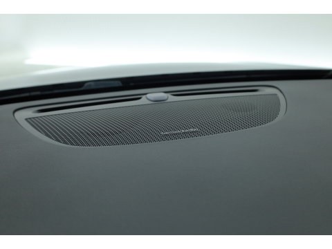 Volvo V60 2.0 T6 Plug-in hybrid AWD Plus Dark | Trekhaak | H&K Audio | 20 inch | elek stoelen | Verwarmde stoelen + stuur |