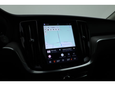 Volvo V60 2.0 T6 Plug-in hybrid AWD Plus Dark | Trekhaak | H&K Audio | 20 inch | elek stoelen | Verwarmde stoelen + stuur |