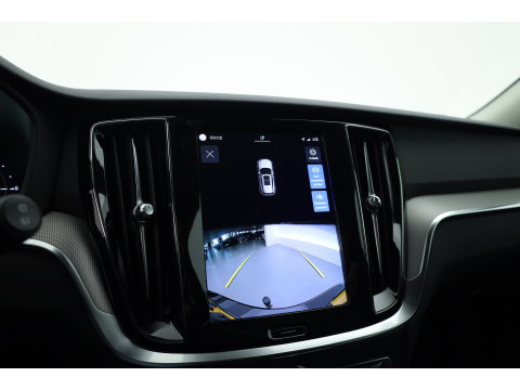 Volvo V60 2.0 T6 Plug-in hybrid AWD Plus Dark | Trekhaak | H&K Audio | 20 inch | elek stoelen | Verwarmde stoelen + stuur |