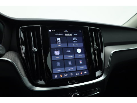 Volvo V60 2.0 T6 Plug-in hybrid AWD Plus Dark | Trekhaak | H&K Audio | 20 inch | elek stoelen | Verwarmde stoelen + stuur |