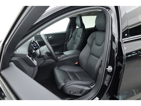 Volvo V60 2.0 T6 Plug-in hybrid AWD Plus Dark | Trekhaak | H&K Audio | 20 inch | elek stoelen | Verwarmde stoelen + stuur |