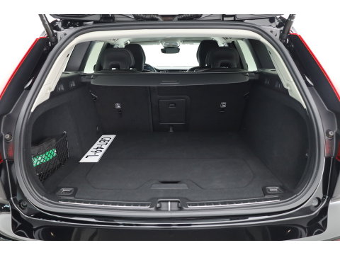 Volvo V60 2.0 T6 Plug-in hybrid AWD Plus Dark | Trekhaak | H&K Audio | 20 inch | elek stoelen | Verwarmde stoelen + stuur |