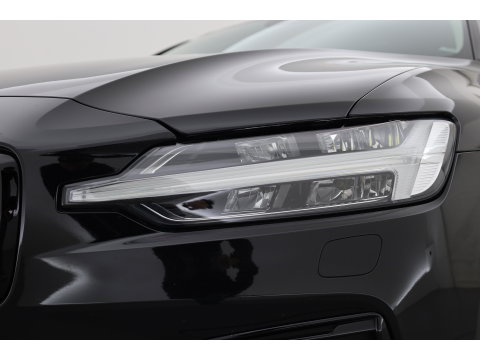 Volvo V60 2.0 T6 Plug-in hybrid AWD Plus Dark | Trekhaak | H&K Audio | 20 inch | elek stoelen | Verwarmde stoelen + stuur |