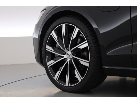 Volvo V60 2.0 T6 Plug-in hybrid AWD Plus Dark | Trekhaak | H&K Audio | 20 inch | elek stoelen | Verwarmde stoelen + stuur |