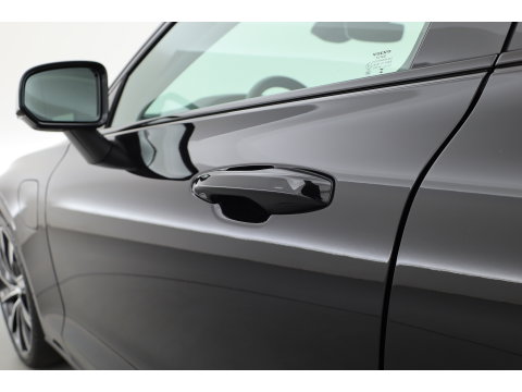 Volvo V60 2.0 T6 Plug-in hybrid AWD Plus Dark | Trekhaak | H&K Audio | 20 inch | elek stoelen | Verwarmde stoelen + stuur |