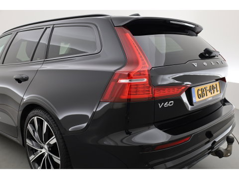 Volvo V60 2.0 T6 Plug-in hybrid AWD Plus Dark | Trekhaak | H&K Audio | 20 inch | elek stoelen | Verwarmde stoelen + stuur |