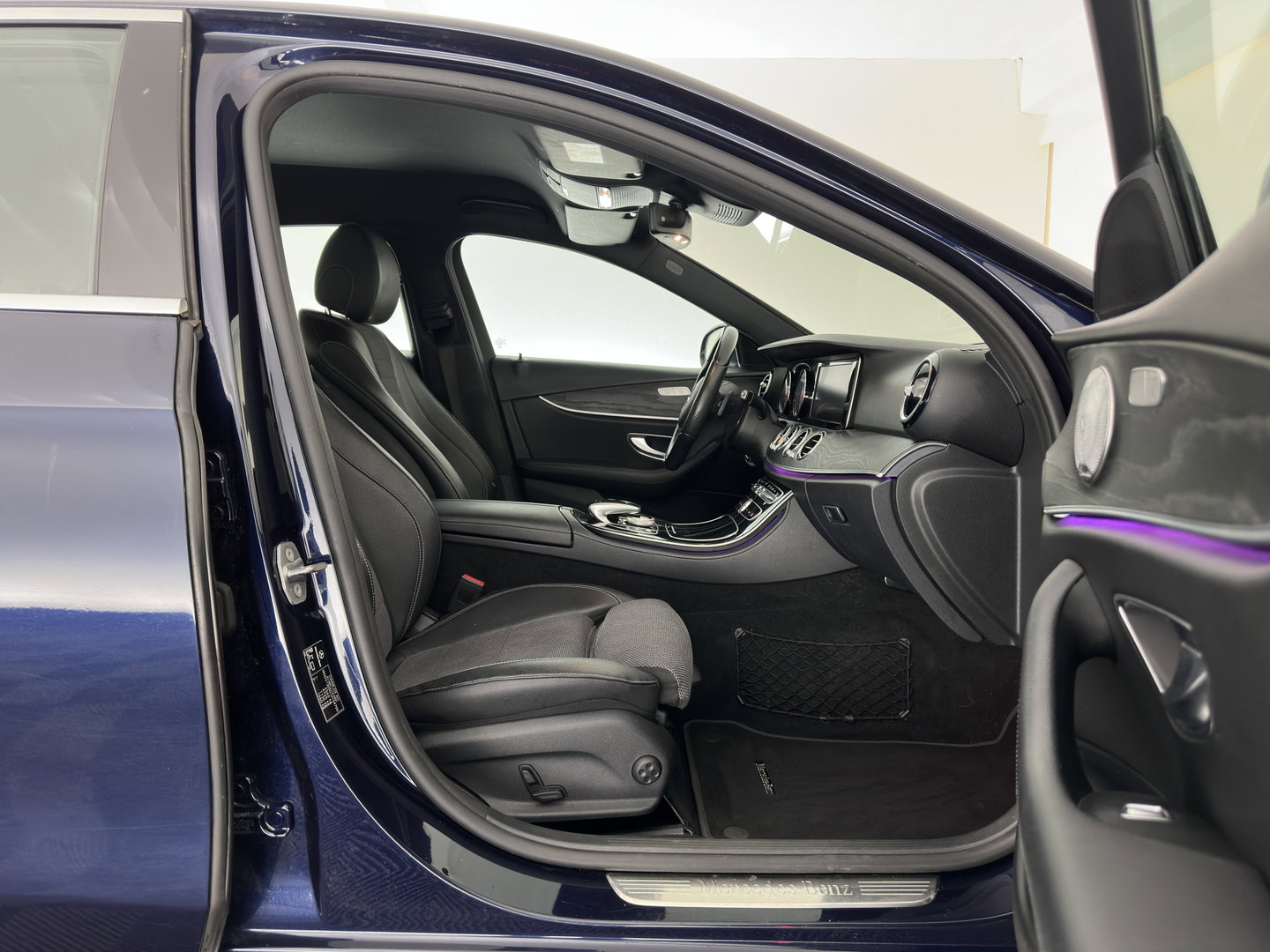 Mercedes-Benz E-Klasse 350 e Lease Edition Aut. *LEATHER-FABRIC | FULL-LED | BURMESTER-SOUND | TOP-VIEW | HEATED-SPORTSEATS | AMBIENT-LIGHT | NAVI-FULLMAP | AIRMATIC | SHIFT-PADDLES | ECC | PDC | CRUISE | 18''ALU*