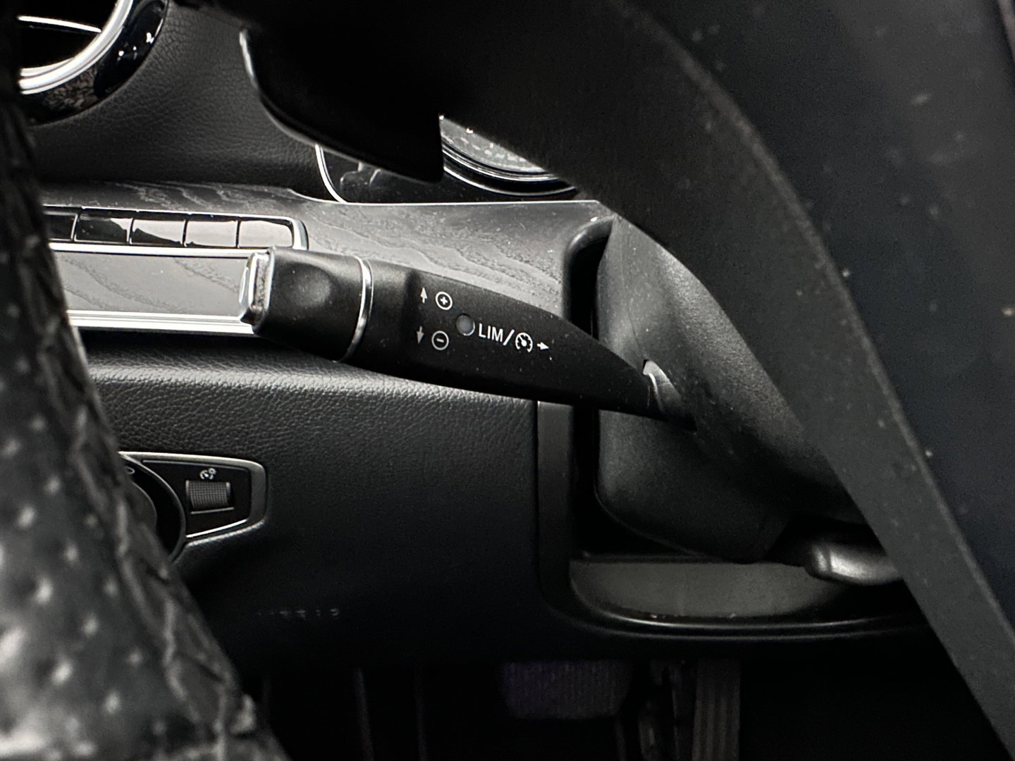 Mercedes-Benz E-Klasse 350 e Lease Edition Aut. *LEATHER-FABRIC | FULL-LED | BURMESTER-SOUND | TOP-VIEW | HEATED-SPORTSEATS | AMBIENT-LIGHT | NAVI-FULLMAP | AIRMATIC | SHIFT-PADDLES | ECC | PDC | CRUISE | 18''ALU*