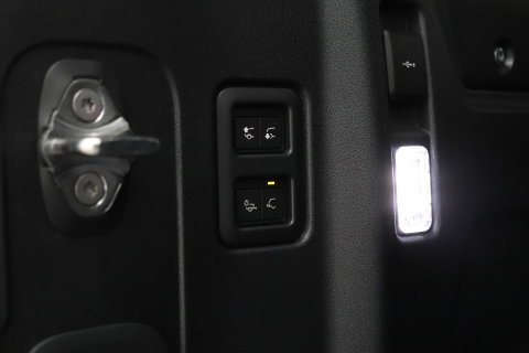 Land Rover Defender 110 P300e X-Dynamic HSE | FACELIFT | 22 Inch | ClearSight | Meridian Surround | Head-Up | Trekhaak | Koelbox