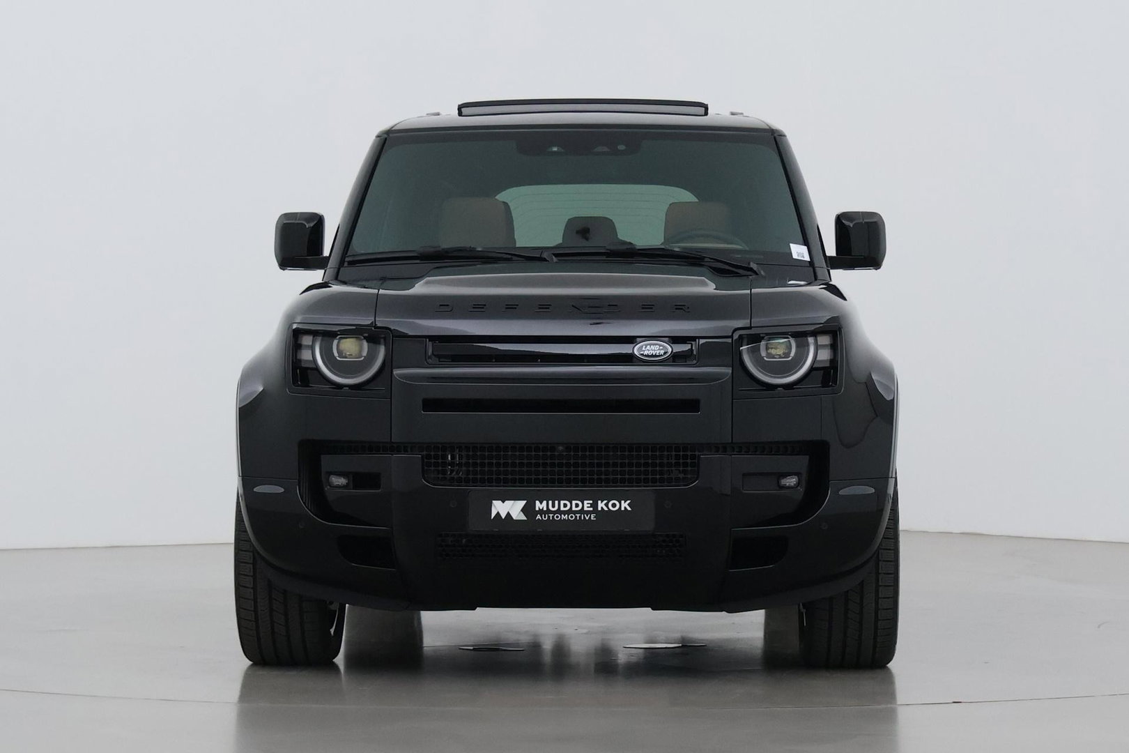 Land Rover Defender 110 P300e X-Dynamic HSE | FACELIFT | 22 Inch | ClearSight | Meridian Surround | Head-Up | Trekhaak | Koelbox