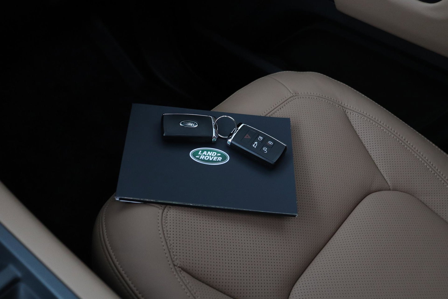Land Rover Defender 110 P300e X-Dynamic HSE | FACELIFT | 22 Inch | ClearSight | Meridian Surround | Head-Up | Trekhaak | Koelbox