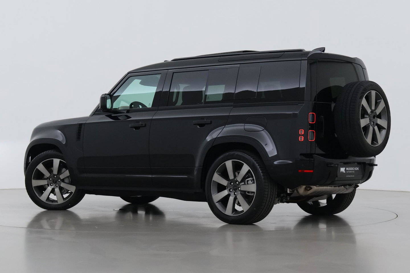 Land Rover Defender 110 P300e X-Dynamic HSE | FACELIFT | 22 Inch | ClearSight | Meridian Surround | Head-Up | Trekhaak | Koelbox