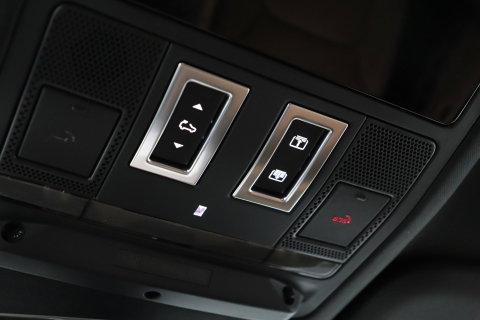 Land Rover Defender 110 P300e X-Dynamic HSE | FACELIFT | 22 Inch | ClearSight | Meridian Surround | Head-Up | Trekhaak | Koelbox