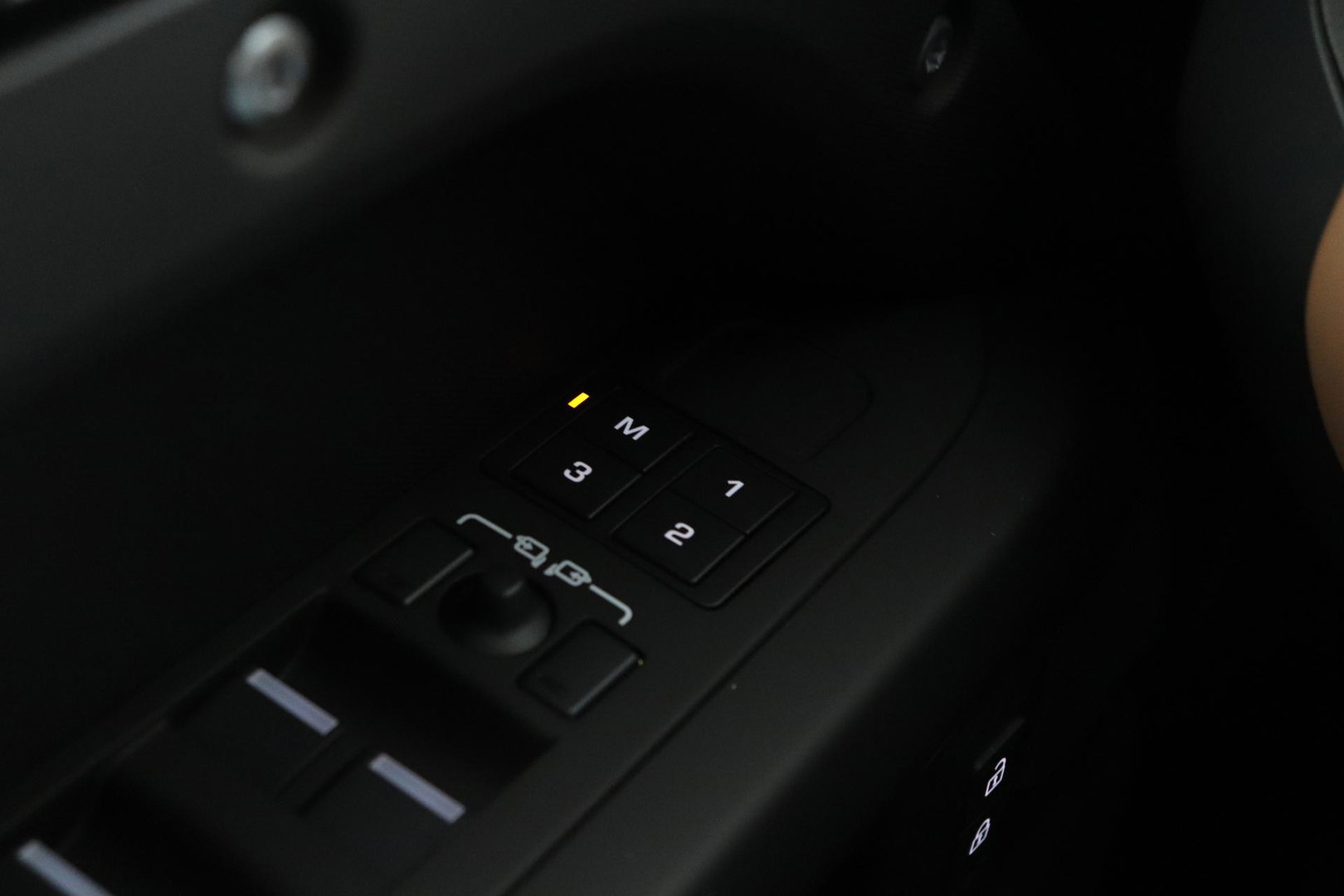 Land Rover Defender 110 P300e X-Dynamic HSE | FACELIFT | 22 Inch | ClearSight | Meridian Surround | Head-Up | Trekhaak | Koelbox