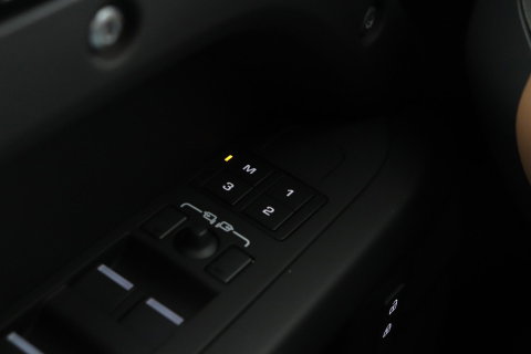 Land Rover Defender 110 P300e X-Dynamic HSE | FACELIFT | 22 Inch | ClearSight | Meridian Surround | Head-Up | Trekhaak | Koelbox