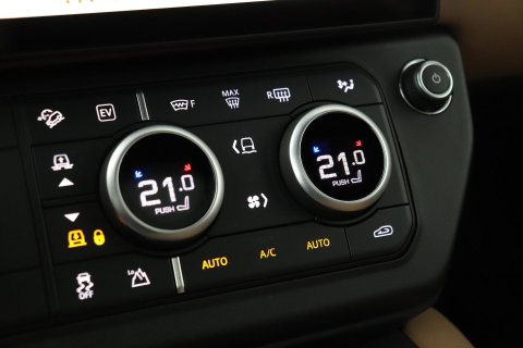 Land Rover Defender 110 P300e X-Dynamic HSE | FACELIFT | 22 Inch | ClearSight | Meridian Surround | Head-Up | Trekhaak | Koelbox