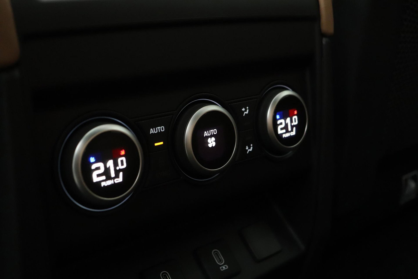 Land Rover Defender 110 P300e X-Dynamic HSE | FACELIFT | 22 Inch | ClearSight | Meridian Surround | Head-Up | Trekhaak | Koelbox