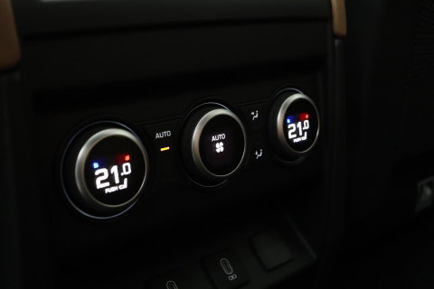 Land Rover Defender 110 P300e X-Dynamic HSE | FACELIFT | 22 Inch | ClearSight | Meridian Surround | Head-Up | Trekhaak | Koelbox