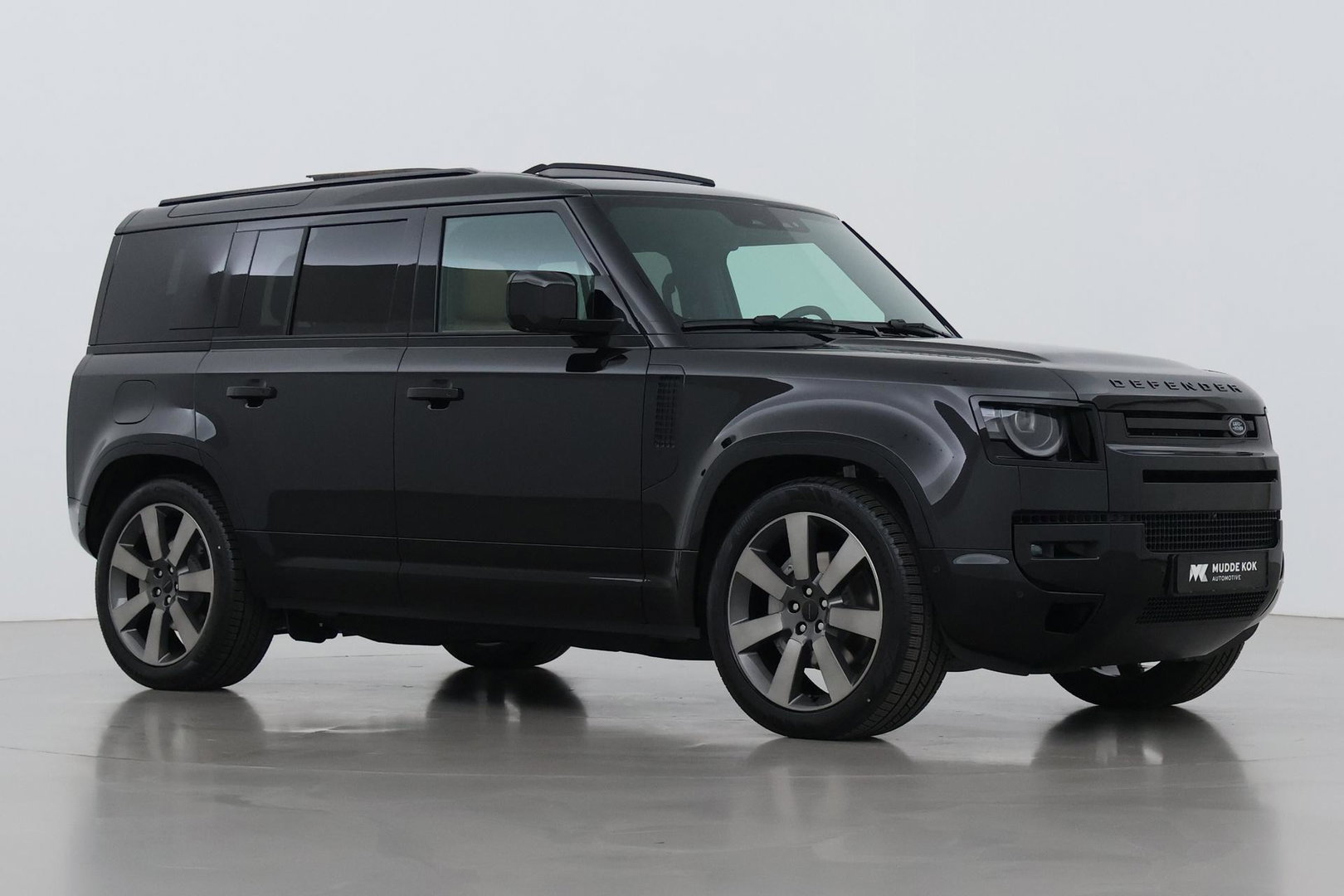 Land Rover Defender 110 P300e X-Dynamic HSE | FACELIFT | 22 Inch | ClearSight | Meridian Surround | Head-Up | Trekhaak | Koelbox