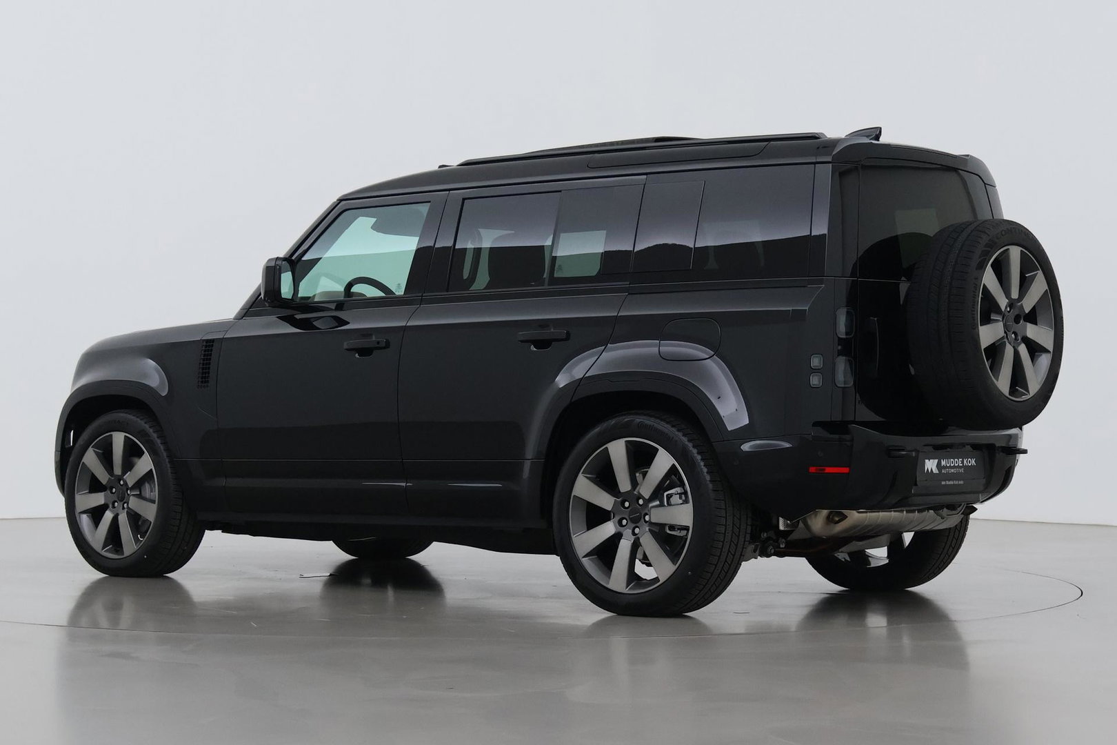 Land Rover Defender 110 P300e X-Dynamic HSE | FACELIFT | 22 Inch | ClearSight | Meridian Surround | Head-Up | Trekhaak | Koelbox