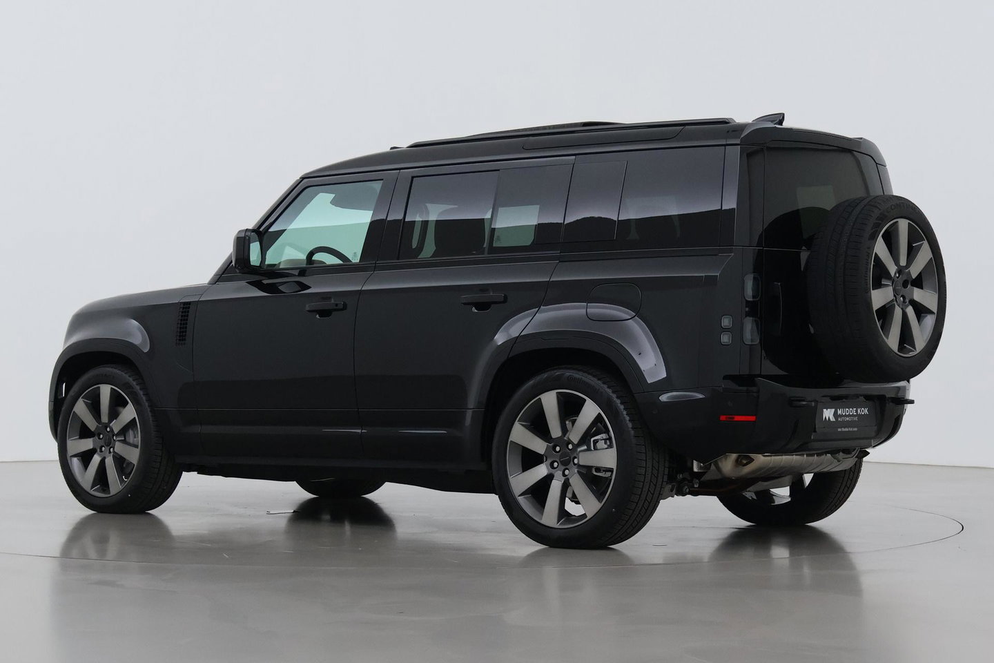 Land Rover Defender 110 P300e X-Dynamic HSE | FACELIFT | 22 Inch | ClearSight | Meridian Surround | Head-Up | Trekhaak | Koelbox