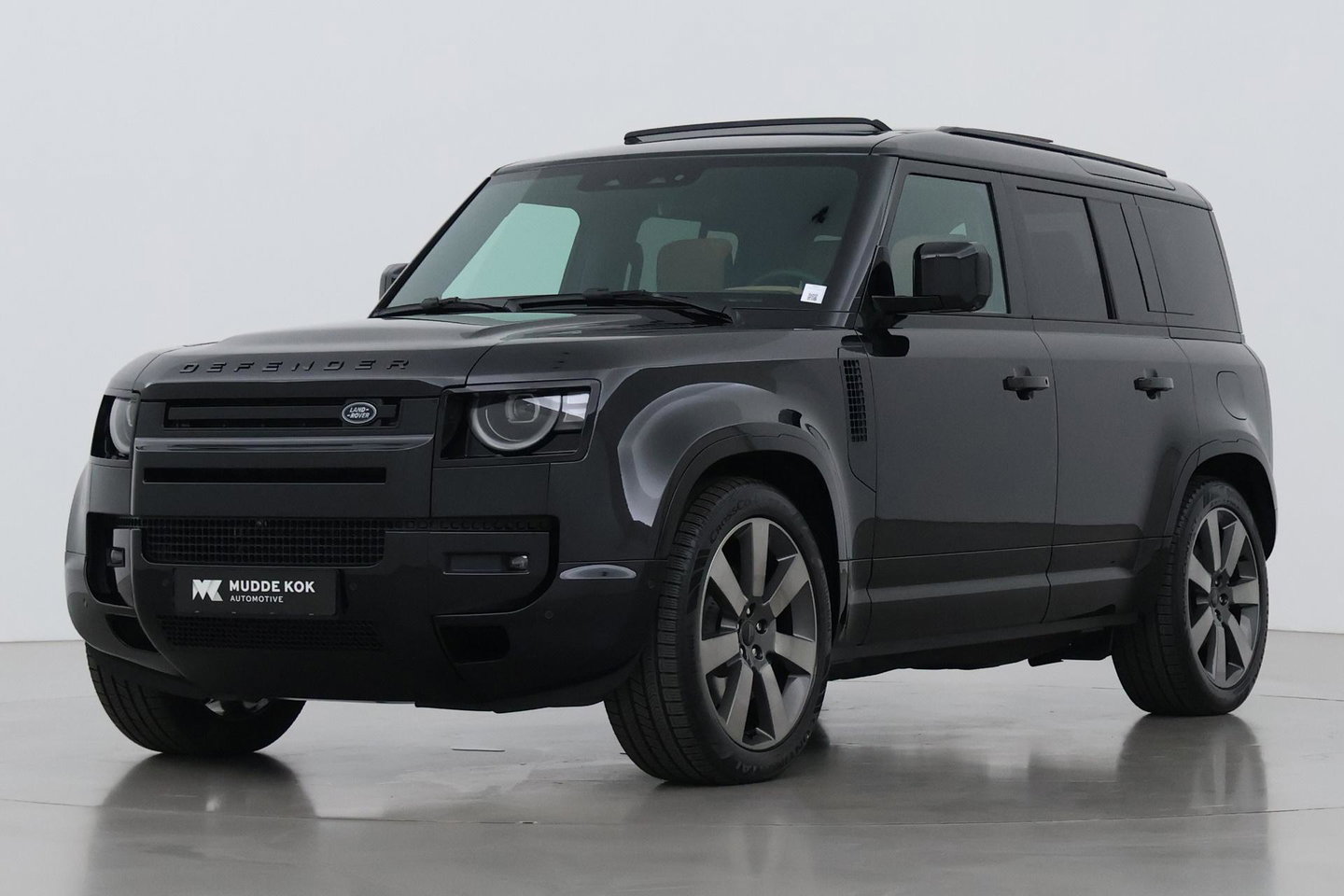 Land Rover Defender 110 P300e X-Dynamic HSE | FACELIFT | 22 Inch | ClearSight | Meridian Surround | Head-Up | Trekhaak | Koelbox