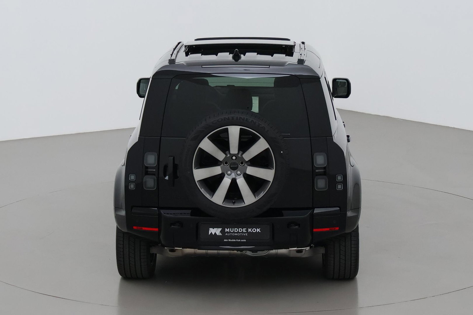 Land Rover Defender 110 P300e X-Dynamic HSE | FACELIFT | 22 Inch | ClearSight | Meridian Surround | Head-Up | Trekhaak | Koelbox