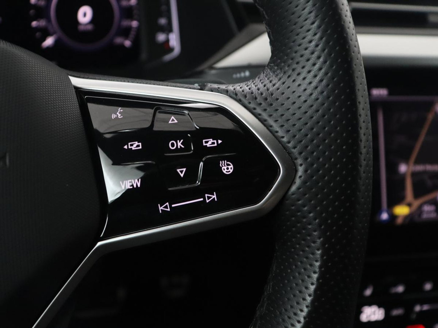 Volkswagen Arteon 1.4 TSI eHybrid R-Line Business+ | SOH 90,1% | Leder | Adaptive cruise | Trekhaak | Dodehoek detectie | Stuur/stoel verwarming | Park assist | Carplay | Full LED