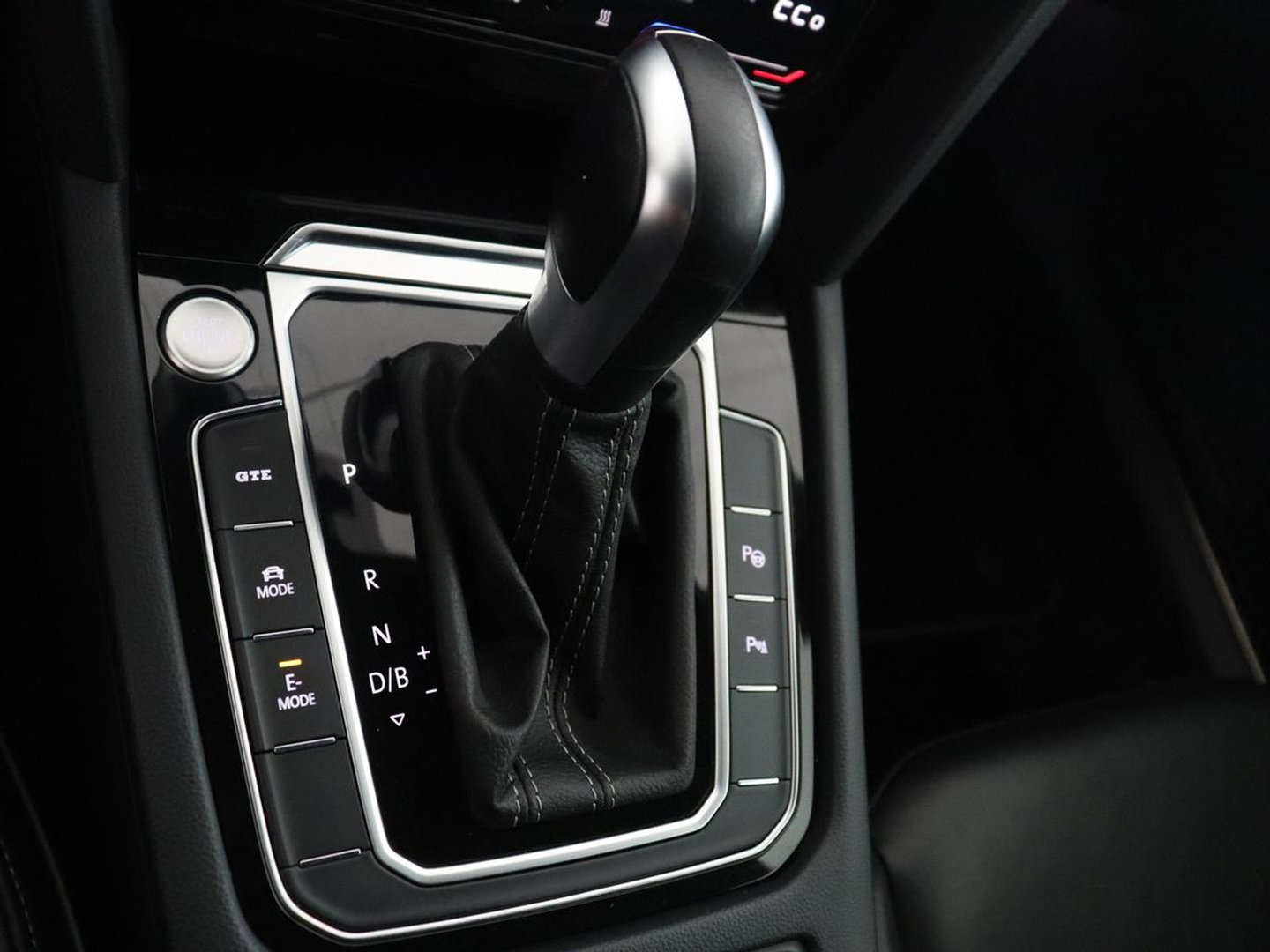 Volkswagen Arteon 1.4 TSI eHybrid R-Line Business+ | SOH 90,1% | Leder | Adaptive cruise | Trekhaak | Dodehoek detectie | Stuur/stoel verwarming | Park assist | Carplay | Full LED