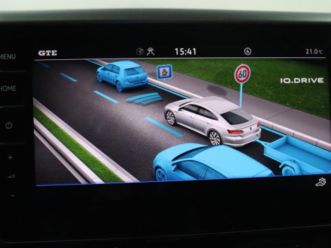 Volkswagen Arteon 1.4 TSI eHybrid R-Line Business+ | SOH 90,1% | Leder | Adaptive cruise | Trekhaak | Dodehoek detectie | Stuur/stoel verwarming | Park assist | Carplay | Full LED