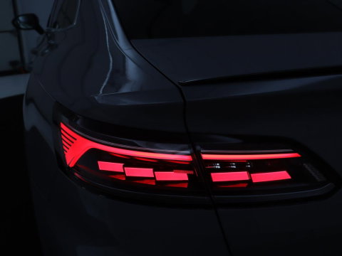 Volkswagen Arteon 1.4 TSI eHybrid R-Line Business+ | SOH 90,1% | Leder | Adaptive cruise | Trekhaak | Dodehoek detectie | Stuur/stoel verwarming | Park assist | Carplay | Full LED