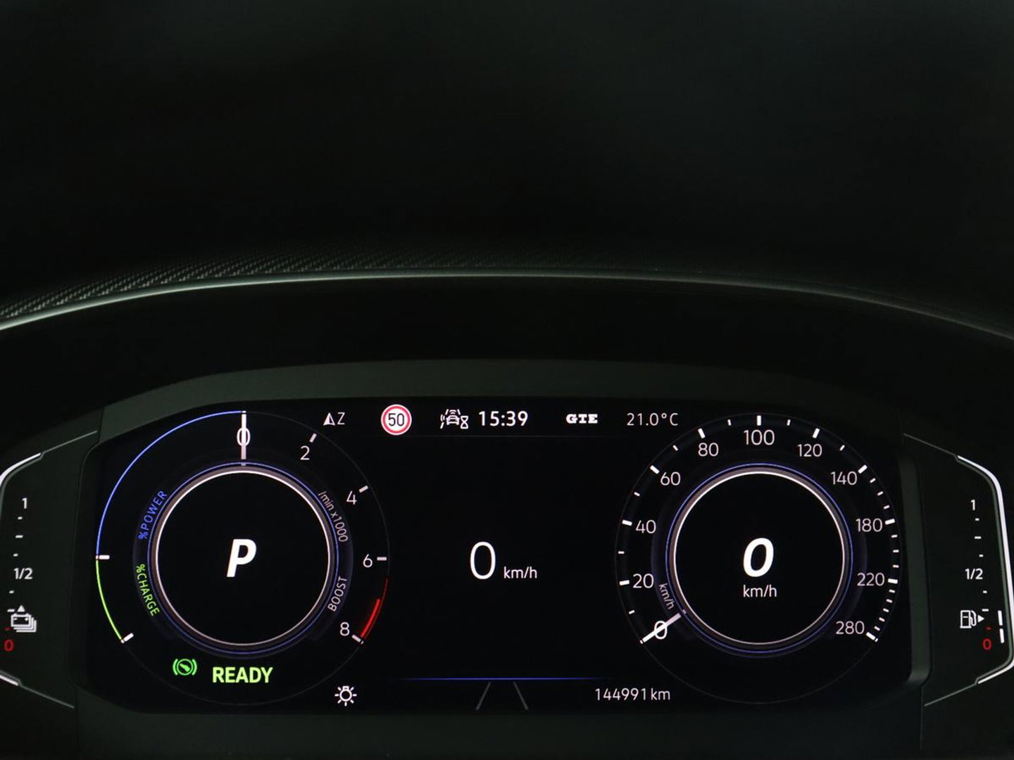 Volkswagen Arteon 1.4 TSI eHybrid R-Line Business+ | SOH 90,1% | Leder | Adaptive cruise | Trekhaak | Dodehoek detectie | Stuur/stoel verwarming | Park assist | Carplay | Full LED