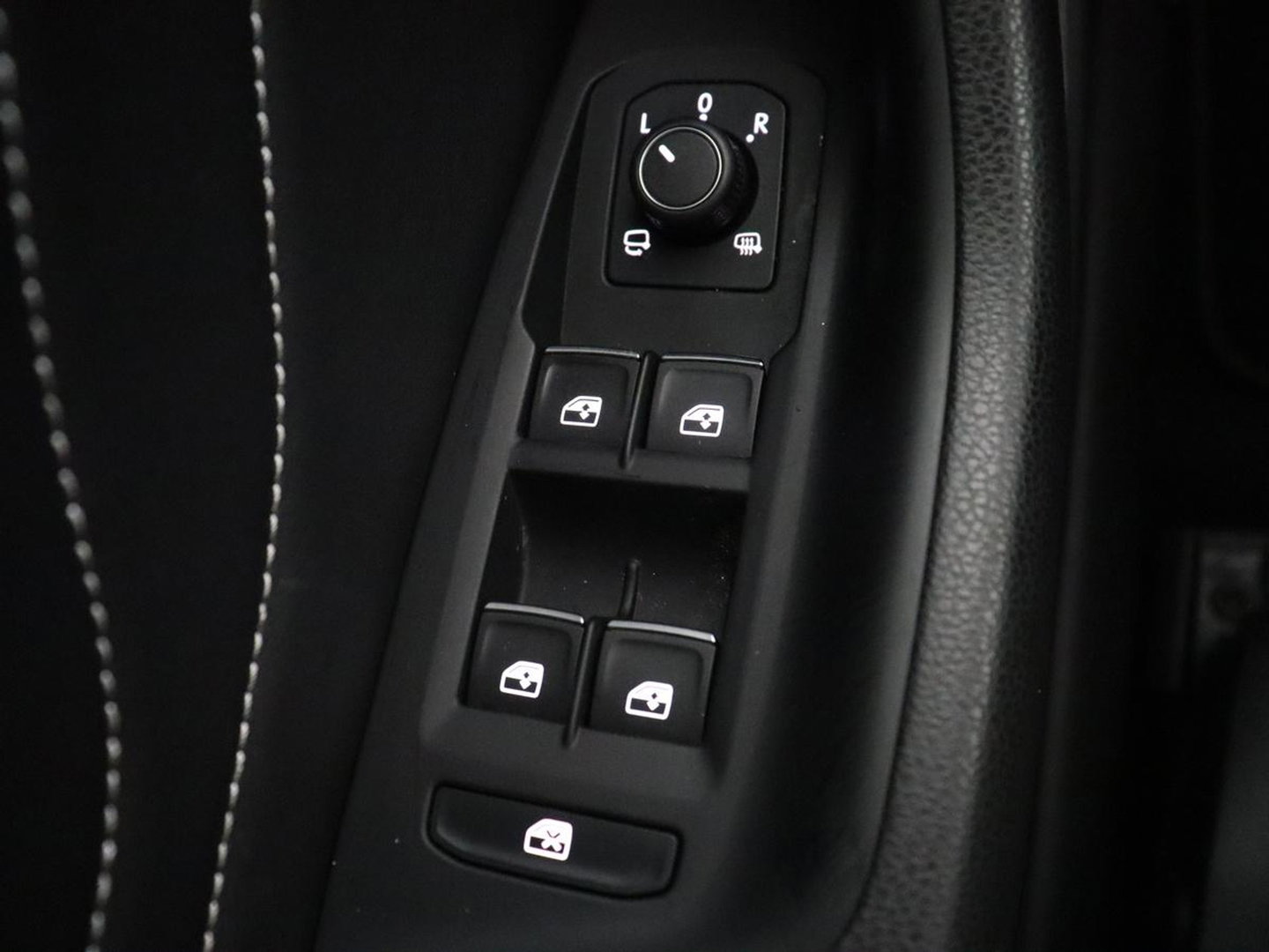 Volkswagen Arteon 1.4 TSI eHybrid R-Line Business+ | SOH 90,1% | Leder | Adaptive cruise | Trekhaak | Dodehoek detectie | Stuur/stoel verwarming | Park assist | Carplay | Full LED